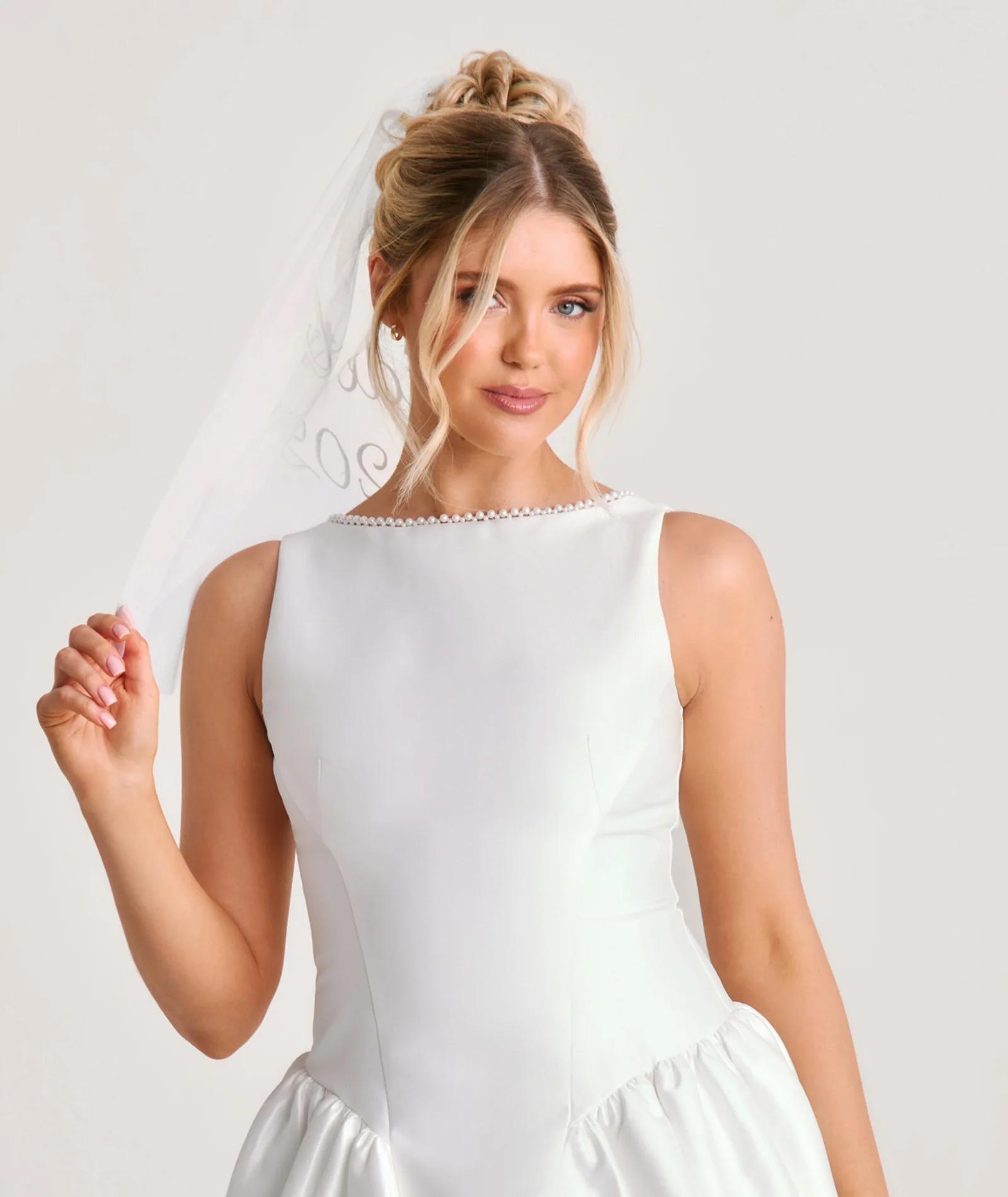 Bride To Be 2027 Tulle Veil - Image 2